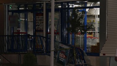 Diyarbakır'da içinde müşteri olan markete bombalı saldırı