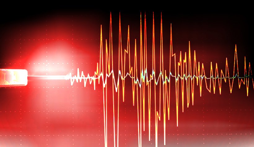 Marmara ve Ege'de Korkutan deprem. İstanbul, İzmir.. Halk sokaklarda