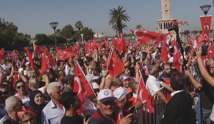 İzmir ve Türkiye genelinde 9 Eylül coşkusu: Dar alanda kısa çatışma!