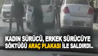 Kadın sürücü, trafikte tartıştığı erkek sürücüye plakayla saldırdı
