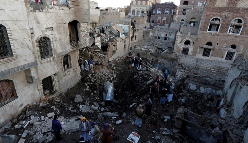Son dakika:Suudi Arabistan, Yemen Savunma Bakanlığını vurdu