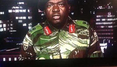 Zimbabve'de Ordu yönetime el koydu