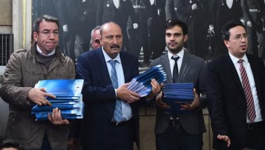 CHP para transferi iddiasıyla ilgili belgeleri basına dağıttı