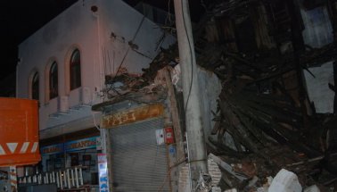Çanakkale'de tarihi bina gece saatlerinde çöktü