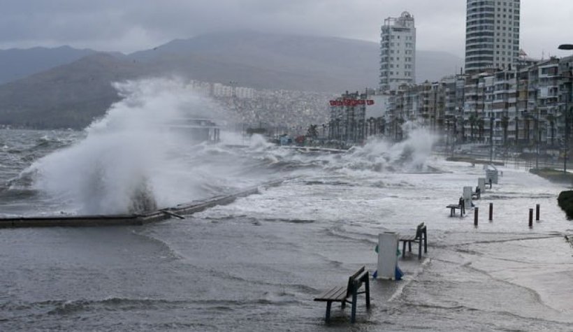 Son dakika: İzmir'de tüm vapur seferleri iptal