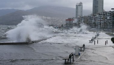 Son dakika: İzmir'de tüm vapur seferleri iptal