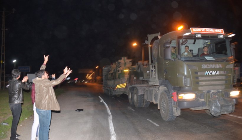 Afrin'e büyük askeri sevkiyat... Özel komando birlikleri de gitti