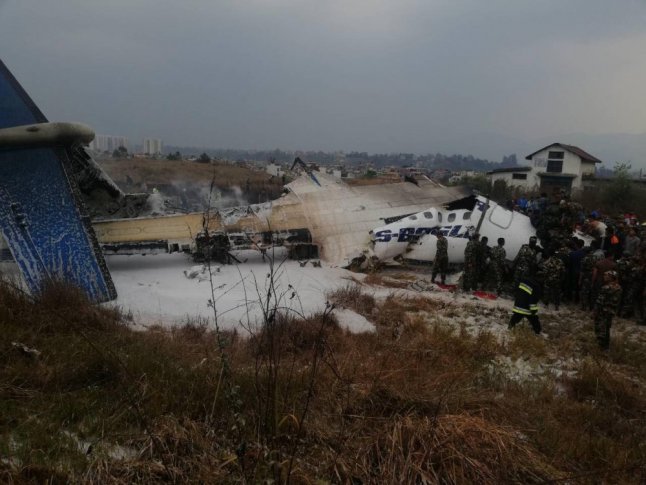 Son dakika: Nepal'de bir yolcu uçağı düştü