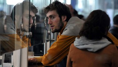 Havalimanında yaşayan basketbolcu Mehmet Şanlı hastaneye kaldırıldı