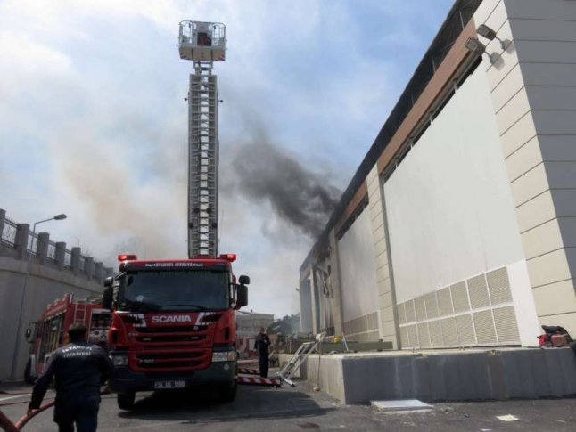 Son dakika: İstanbul'da bir trafoda patlama ve yangın! 1 Kişi öldü