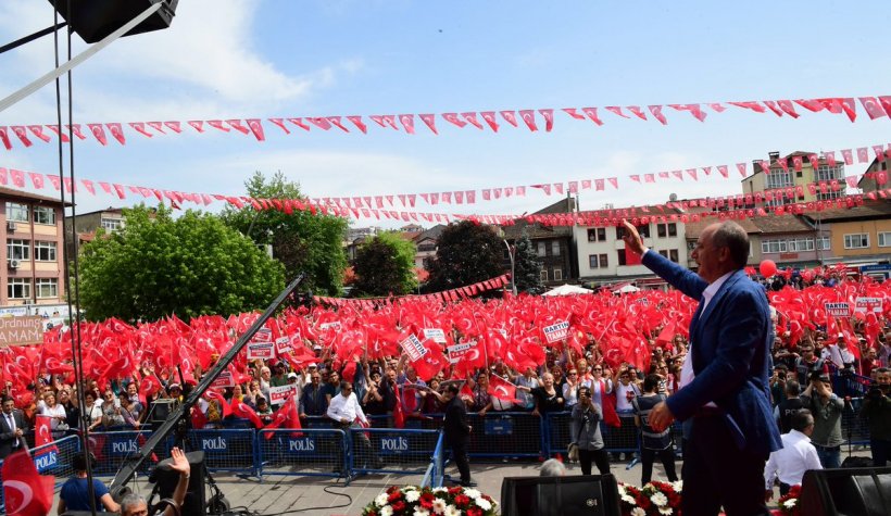 Muharrem İnce Bartın'da vatandaşlara seslendi Muharrem İnce Bartın'da vatandaşlara seslendi