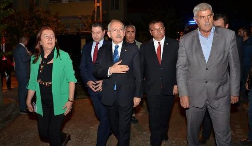 Kılıçdaroğlu Şehit Uzman Çavuş Sercan Koç'un evine taziyeye gitti