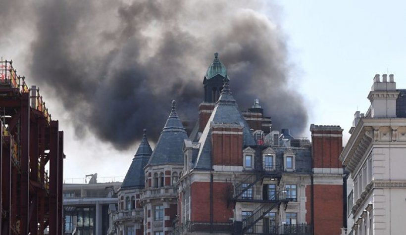 Londra’da, 5 yıldızlı Mandarin Oriental Otel'de büyük yangın