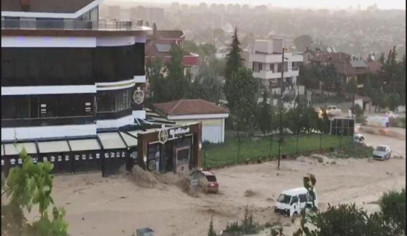Konya'yı Sel Aldı: Altgeçitler, evler ve işyerlerini sel  bastı
