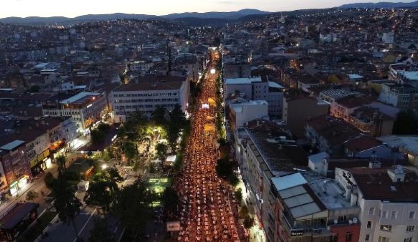 Uşak Belediyesi'nden 30 Bin Kişiye İftar