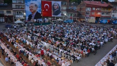 AKP'li belediyenin İftar yemeğinden çok sayıda vatandaş zehirlendi