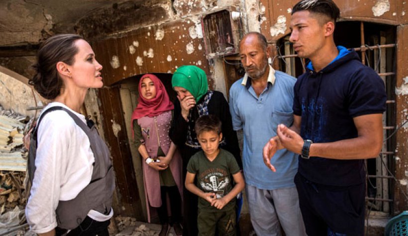 Angelina Jolie, Mülteci Kampını Ziyaret Etti