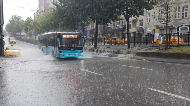 İstanbul'a yağmur yağdı, böyle oldu