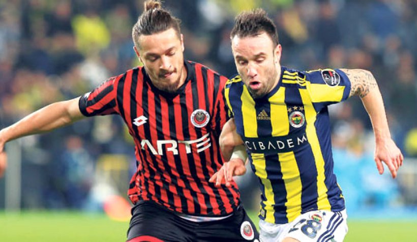 Valbuena Fenerbahçe'de kaldı