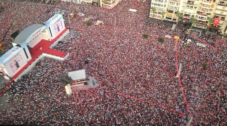 Muharrem İnce İzmir'de 2,5 milyon kişiye konuştu