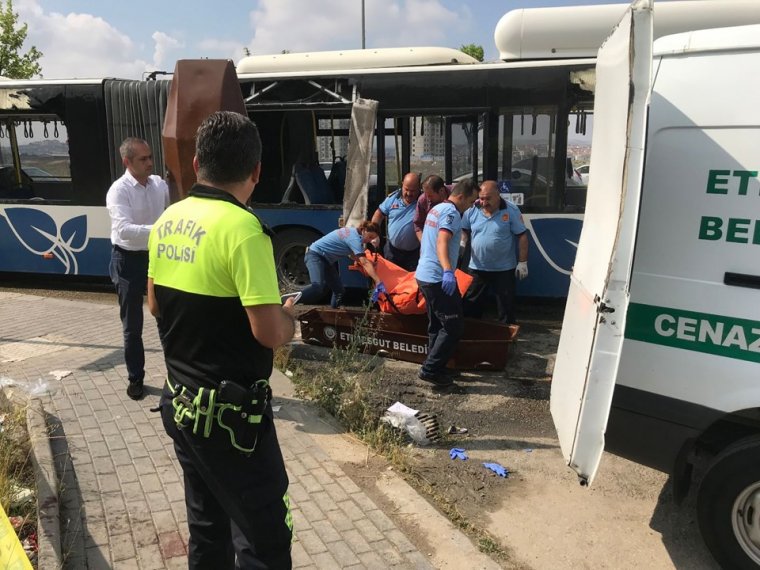 Ankara'da belediye otobüsleri çarpıştı: Ölü ve çok sayıda yaralı var