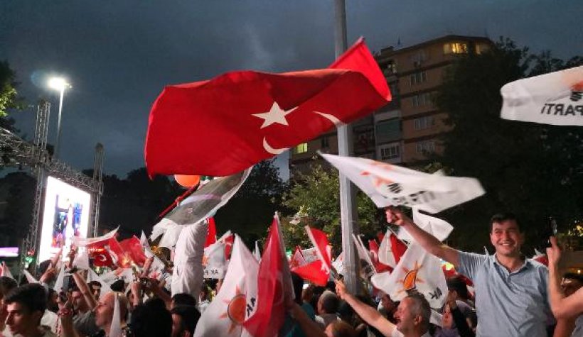 Bursa'da AK Parti'liler Seçim Sonucunu Kutladı