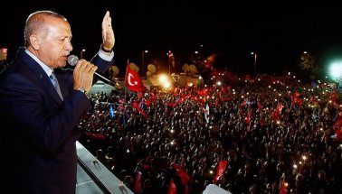Erdoğan'ın balkon konuşması yarına ertelendi: Ve Koalisyon!