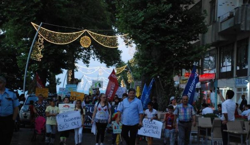 Bursa ve Akçakoca'da, Çocuk İstismarı Protesto Edildi