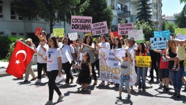 Eskişehir'de Çocuk İstismarına Tepki Yürüyüşü