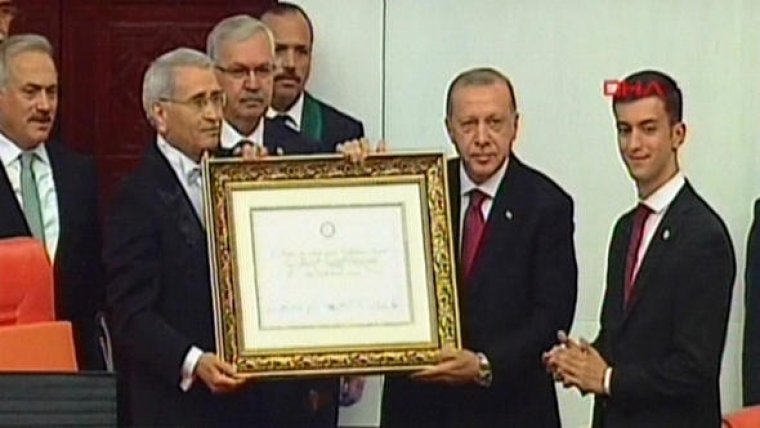 Cumhurbaşkanı Erdoğan Yemin Etti. Bir dönem 'Yemin'le bitti