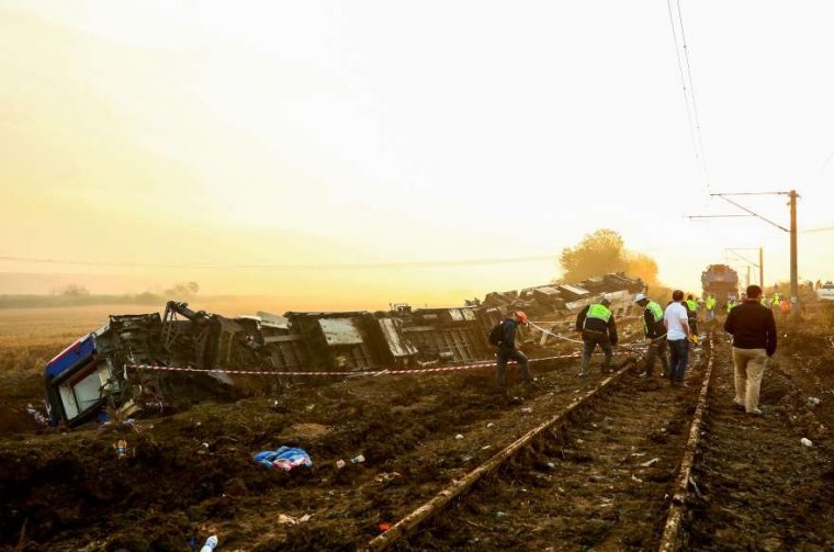 Tren kazasında kahreden bilanço: 24 ölü 318 yaralı