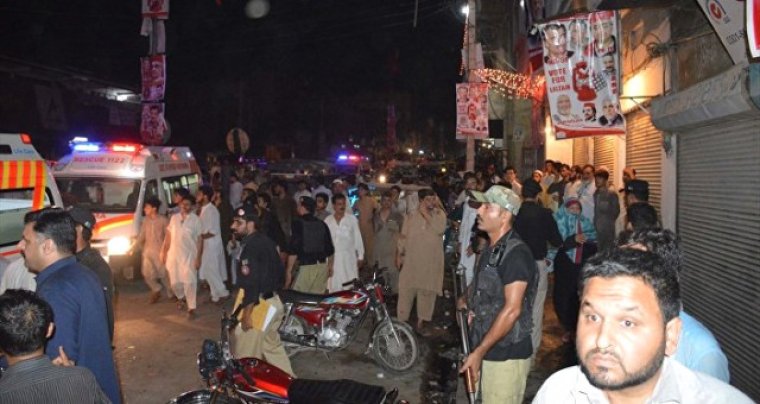 Pakistan'da Mitingde katliam: Bombalı Saldırı: 132 Ölü, 300 yaralı
