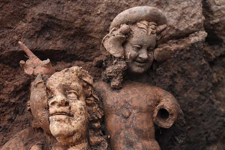 Bereket Tanrısı Dionysos'un da heykeli bulundu