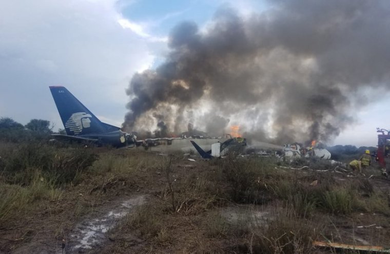 Son dakika: Meksika'da yolcu uçağı düştü. Uçağın 97 yolcusu vardı