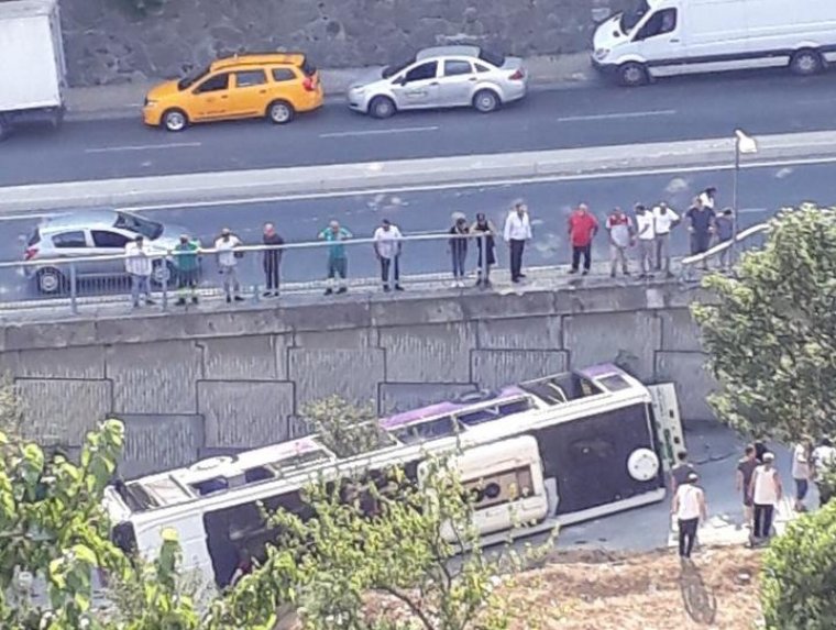 Son dakika: Sarıyer'de yolcu otobüsü devrildi: Yaralılar var