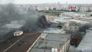Son dakika: İstanbul'da bir fabrika daha yanıyor