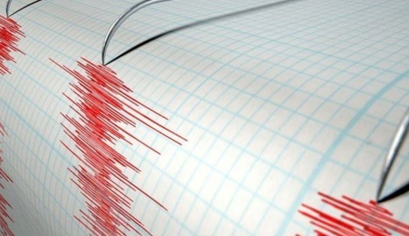 Antalya 4.8'lik depremle sarsıldı: Halk sokağa döküldü