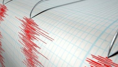 Antalya 4.8'lik depremle sarsıldı: Halk sokağa döküldü