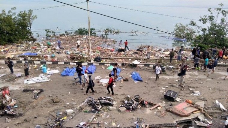 Endonezya'yı deprem ve tsunami vurdu. Ölü sayısı 384 oldu