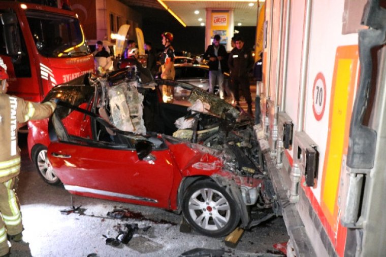 Pendik'te Trafik Kazası: 1 Ölü, 2 Yaralı