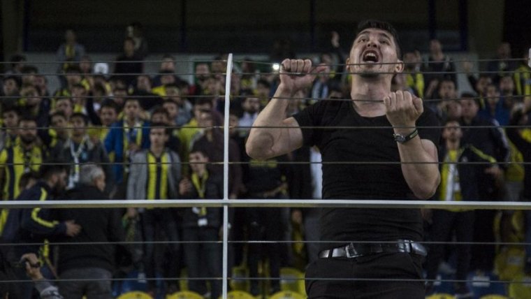 Fenerbahçe'de işler karıştı: Maç bitti, Taraftar Stadı Terk Etmiyor
