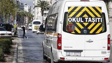 Servis parasını ödeyemedi diye 8 yaşındaki çocuğu okulda bırakıp gittiler