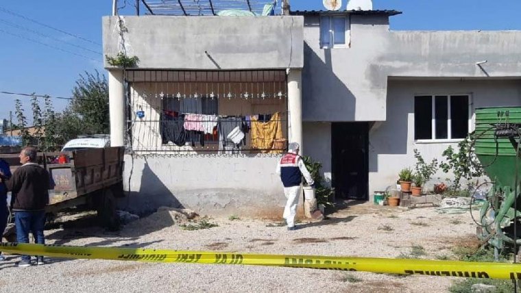 Adana'da bir anne 3 çocuğunu boğazlarını keserek öldürdü