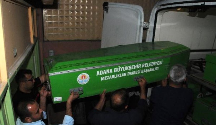 Adana'da Dehşet; 3 Çocuğunu Boğazını kesip Öldürdü