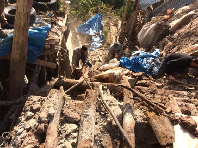 Kerpiç Ev Çöktü: 1 kadın ve evin damındaki 3 hayvan öldü