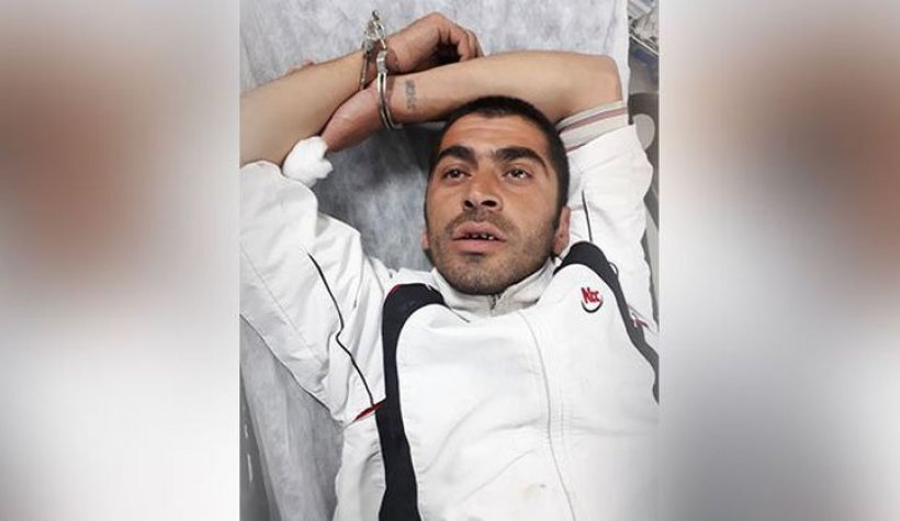 Kadıköy'de cezaevi firarisi bir kişi önüne geleni bıçakladı