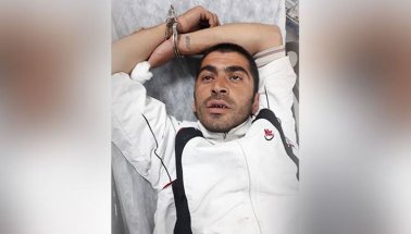 Kadıköy'de cezaevi firarisi bir kişi önüne geleni bıçakladı