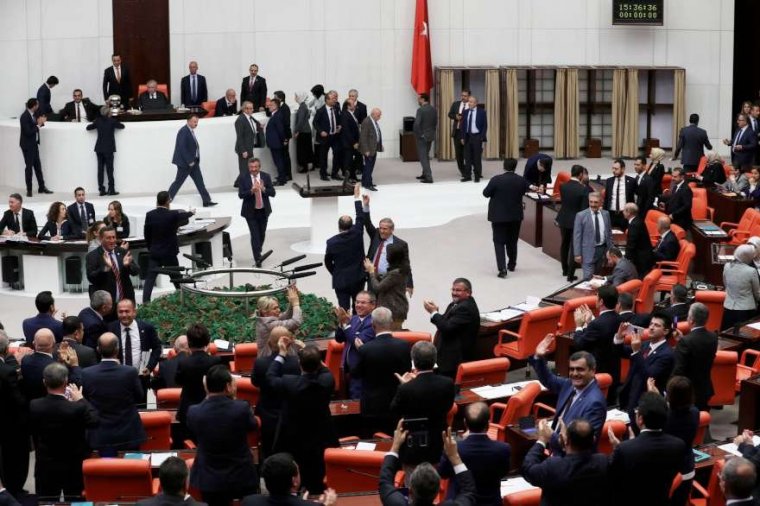 EYT bekleyenlere müjdeli haber: AKP'ye rağmen 4 parti kabul etti