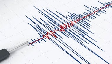 Antalya ve İzmir'de peş peşe depremler