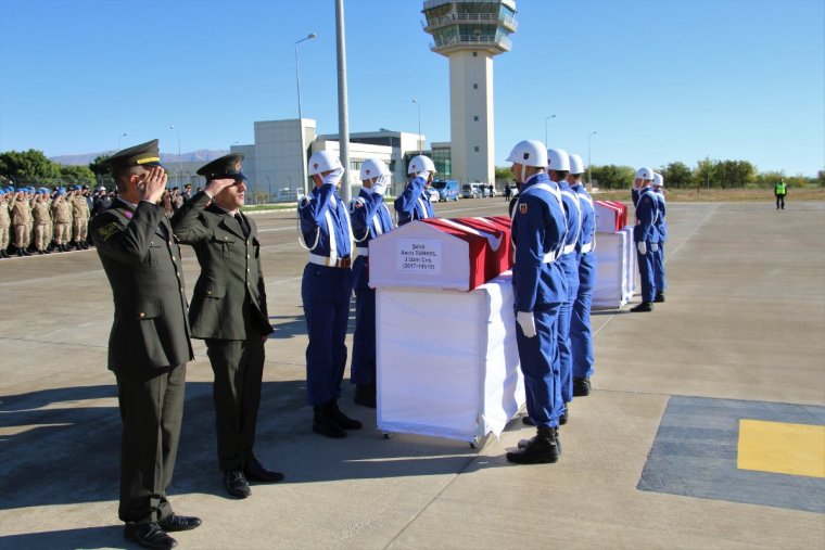 Donarak şehit olan Uzman Çavuş Ferruh Dikmen ve Asım Türkel'in naaşları Mersin'e gönderildi